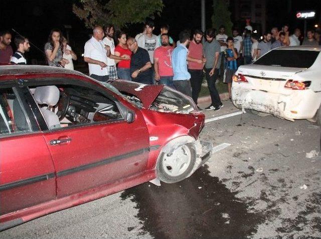 Elazığ’da Zincirleme Trafik Kazası: 3 Yaralı