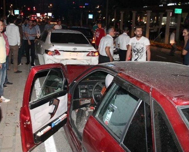 Elazığ’da Zincirleme Trafik Kazası: 3 Yaralı