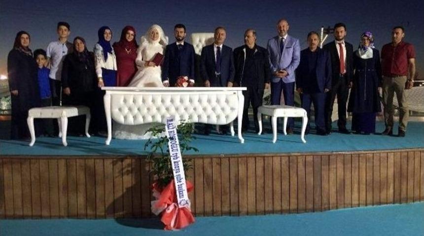 Yerli Ailesinin Mutlu G&uuml;n&uuml;