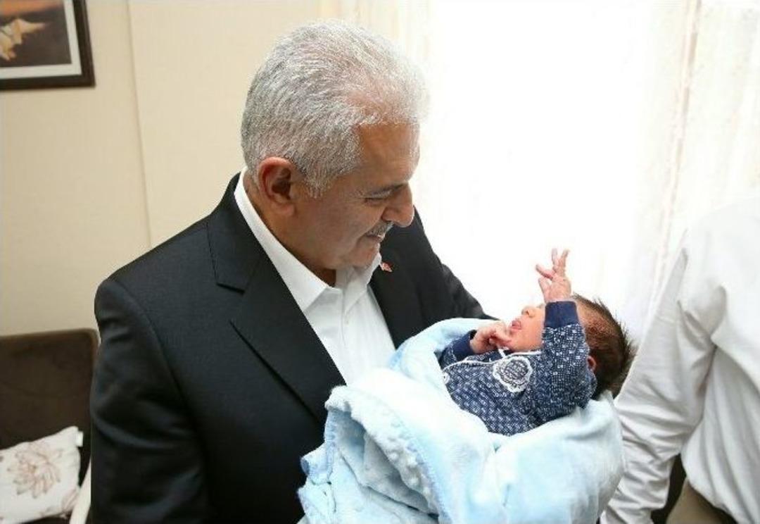 Başbakan&rsquo;dan S&uuml;rpriz Bebek Ziyareti