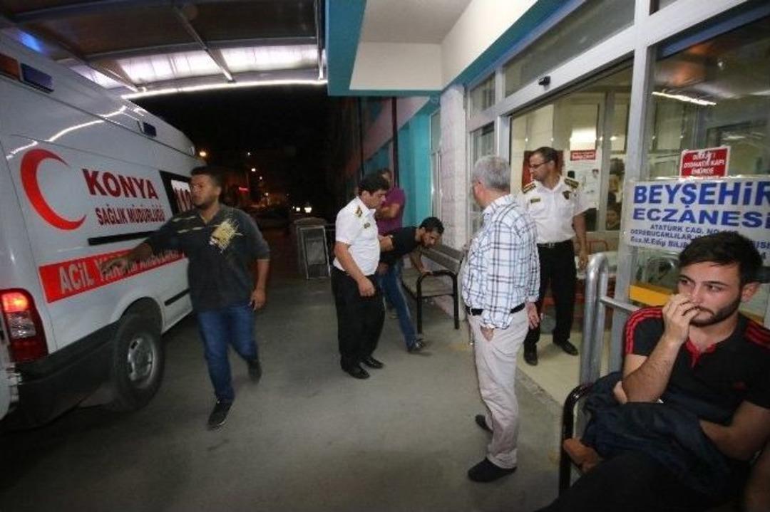 K&ouml;peğe Tekme Meselesi Bı&ccedil;aklı Kavgaya D&ouml;n&uuml;şt&uuml;: 2 &Ouml;l&uuml;, 3 Yaralı