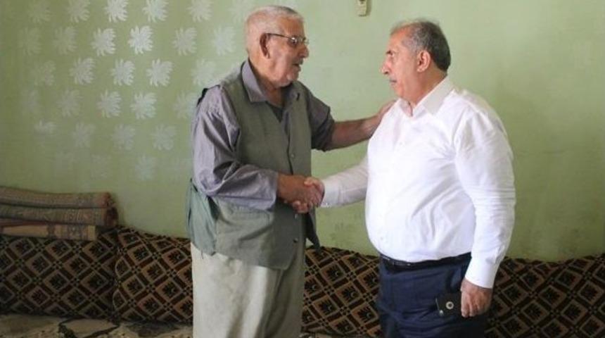 Milletvekili Aky&uuml;rek&rsquo;ten 55 Yıllık Muhtar Seydo Eren&rsquo;e Ziyaret