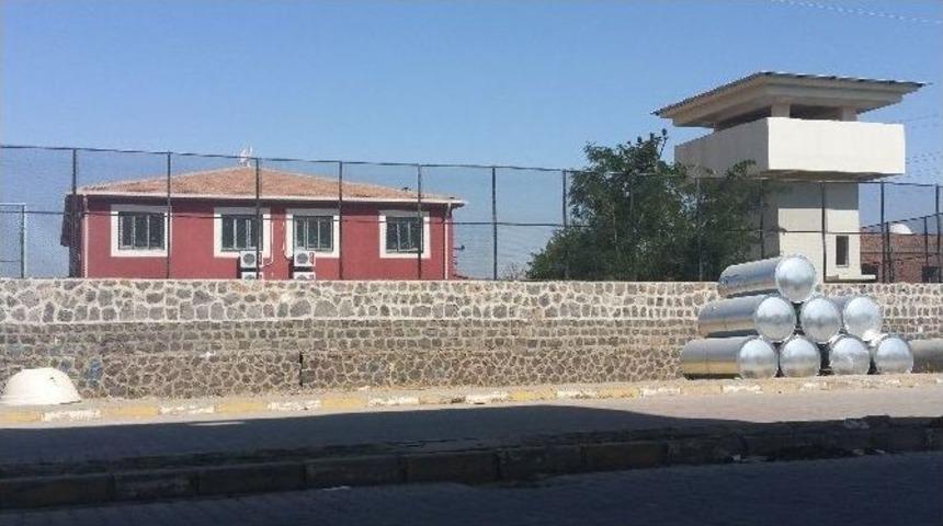 Okullar Karakollara D&ouml;n&uuml;şt&uuml;r&uuml;ld&uuml;