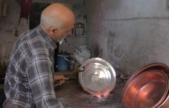 (özel Haber) Şanlıurfa’nın Son Kalaycıları Gelecekten Umutsuz