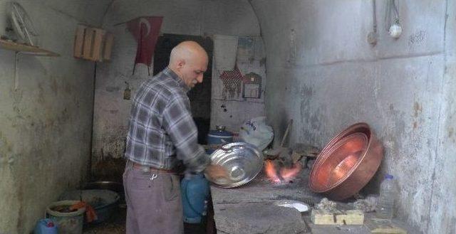 (özel Haber) Şanlıurfa’nın Son Kalaycıları Gelecekten Umutsuz