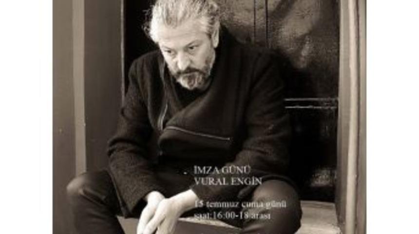 Dadaş Şair Kitaplarını İmzalıyor