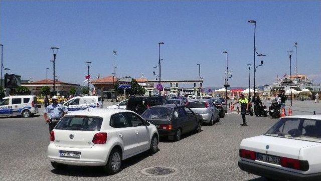 Çanakkale’de Tatilin Son Günü Beklenen Feribot Kuyruğu Yaşanmadı