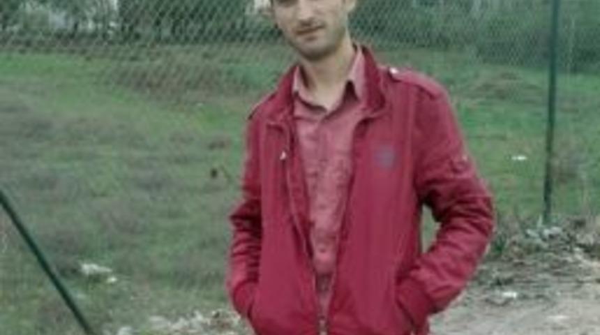 Yeni Aldığı T&uuml;fekle Yakınını Vurdu