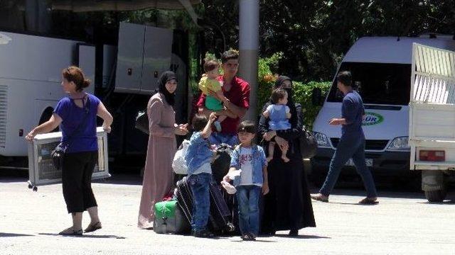 Vatandaş Tatil Dönüşü Otogarlara Akın Etti