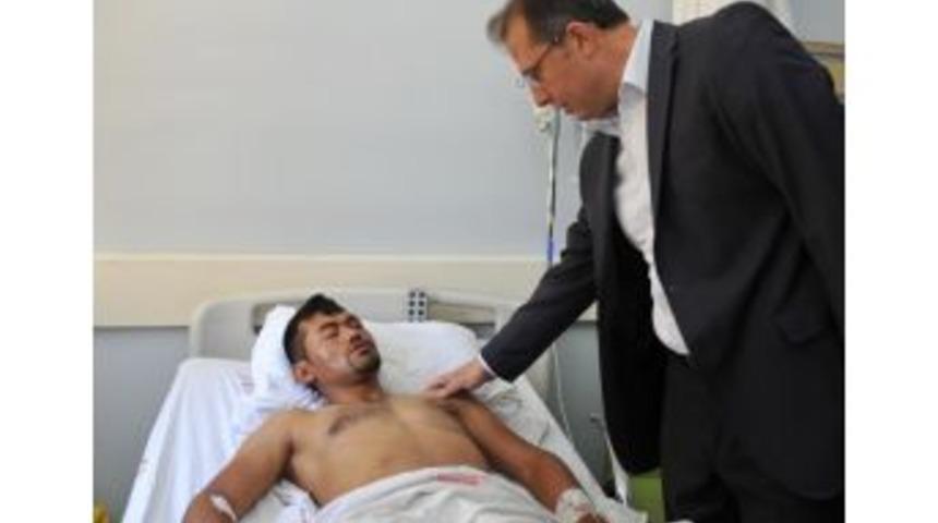 Van Valisi Taşyapan&rsquo;dan Yaralı G&uuml;venlik G&uuml;&ccedil;lerine Ziyaret