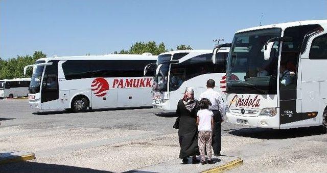 Tatil Dönüşü Otogarlarda Yoğunluk Yaşanıyor