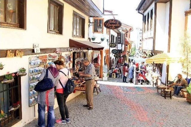 Tatilin Son Gününde Vatandaşlar Turistik Mekanlara Akın Etti