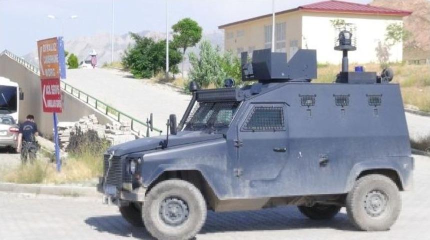 Ağrı Doğubayazıt&rsquo;ta Bı&ccedil;aklı Saldırı: 1 &Ouml;l&uuml;