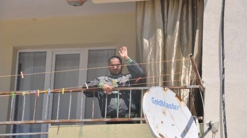 &Ccedil;evreye Zarar Veren Akıl Hastası Oğlu İ&ccedil;in Yardım Bekliyor