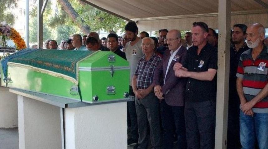 Hayatını Kaybeden Gazeteci Toprağa Verildi