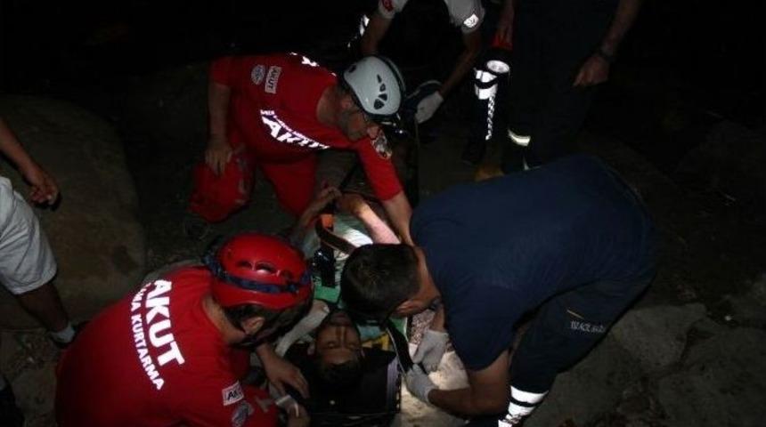 35 Metreden D&uuml;şt&uuml; Yaralı Olarak Kurtarıldı