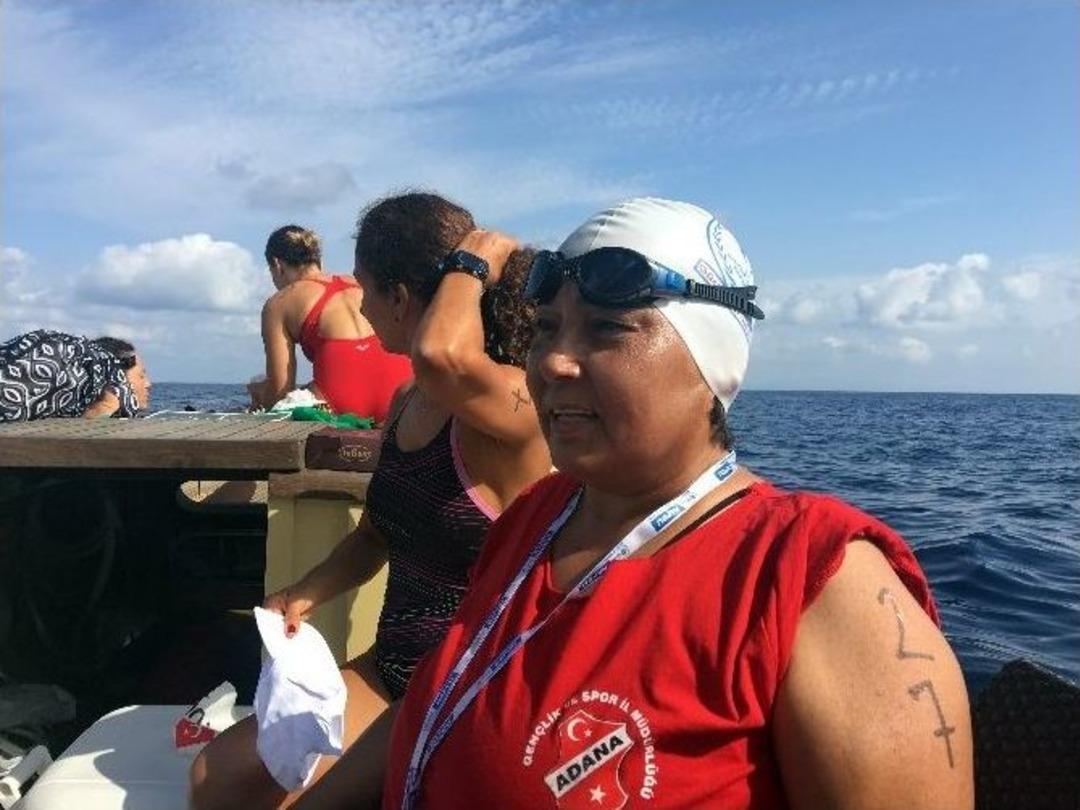 &Ccedil;ılgın T&uuml;rkler Kadın Y&uuml;zme Takımı, İlki Ger&ccedil;ekleştirdi