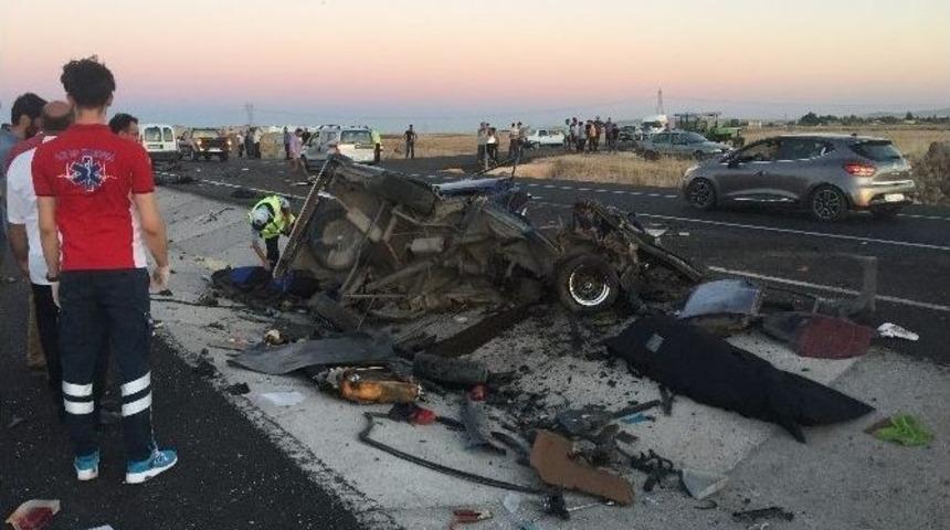 Diyarbakır&rsquo;da Tatil D&ouml;n&uuml;ş&uuml; Trafik Kazası: 2 &Ouml;l&uuml;, 9 Yaralı