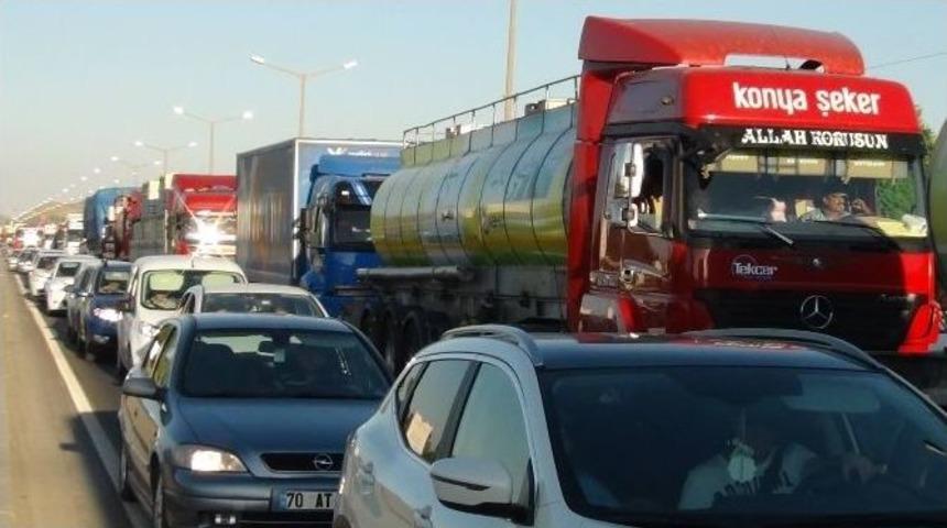 Afyonkarahisar&rsquo;da Bayram Trafiği Yoğunluğu