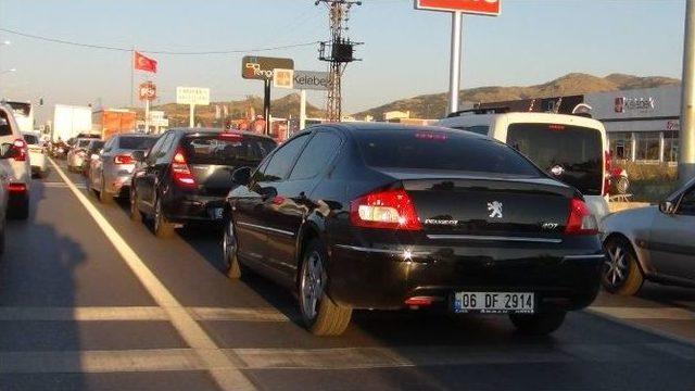 Afyonkarahisar’da Bayram Trafiği Yoğunluğu