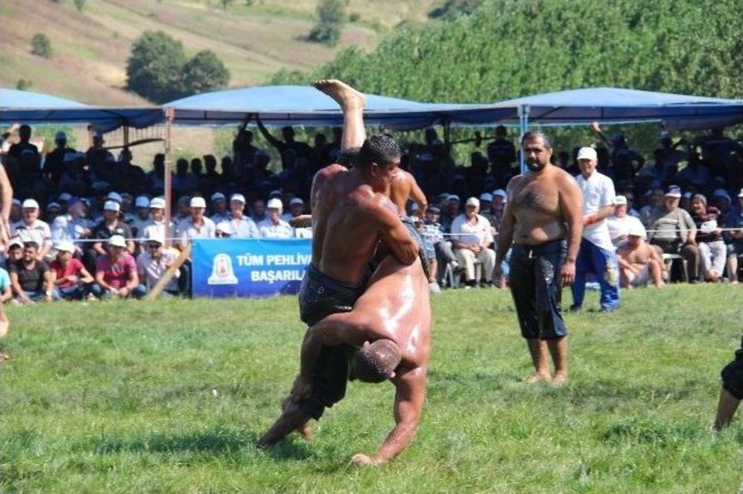 &Ccedil;an Belediyesi Yağlı G&uuml;reşler Başpehlivanı İsmail Balaban Oldu