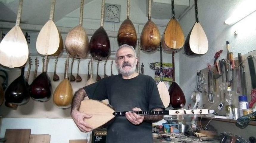 Efeler&rsquo;de Bağlama Yaşatılıyor