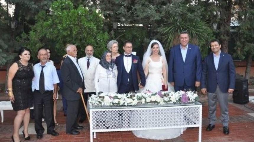 Mesai Arkadaşlarının Mutluluğuna Ortak Oldular