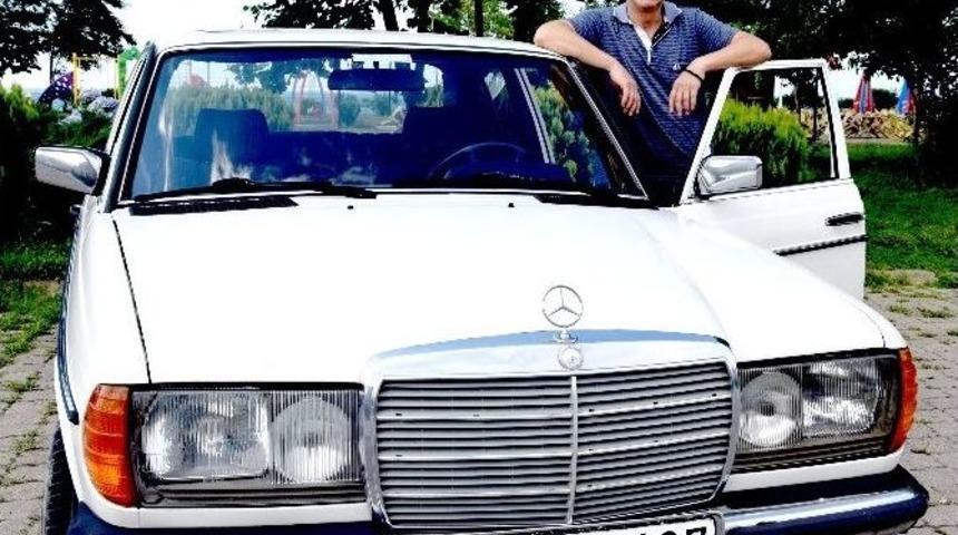 Kemal Sunal’ın Mercedesi’ne Gözü Gibi Bakıyor