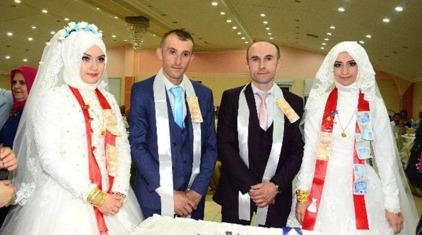 Kardeşlerin &Ccedil;ifte Mutluluğu