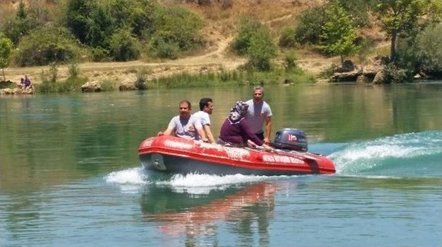 Irmakta Mahsur Kalan Anne İle Oğlu Kurtarıldı