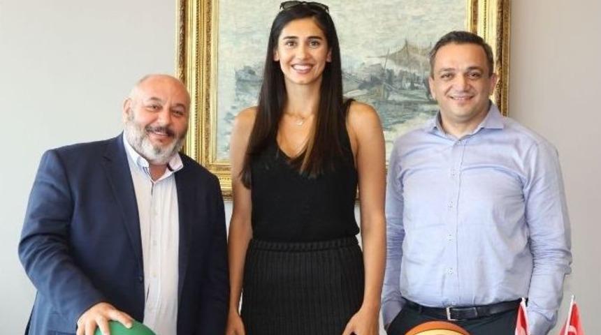 Yakın Doğu &Uuml;niversitesi, Duygu Fırat&rsquo;ı Kadrosuna Kattı