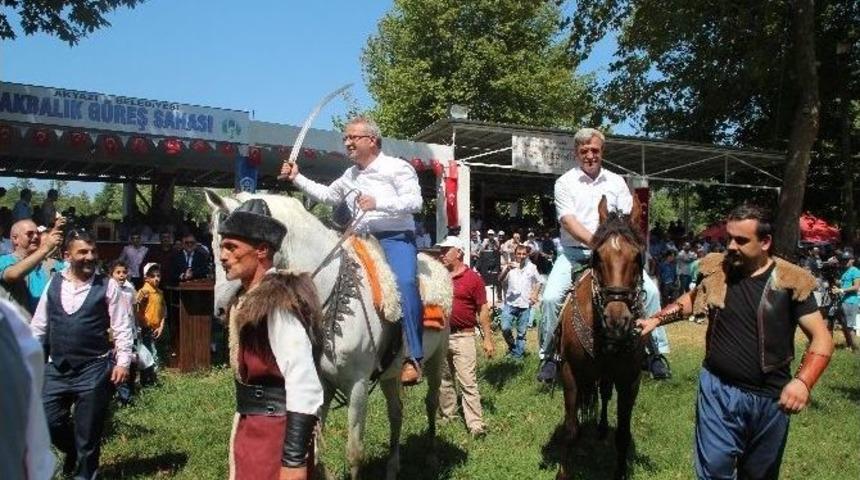 Akbalık Yağlı G&uuml;reşleri&rsquo;nde 54&rsquo;&uuml;nc&uuml; Başpehlivan Recep Kara