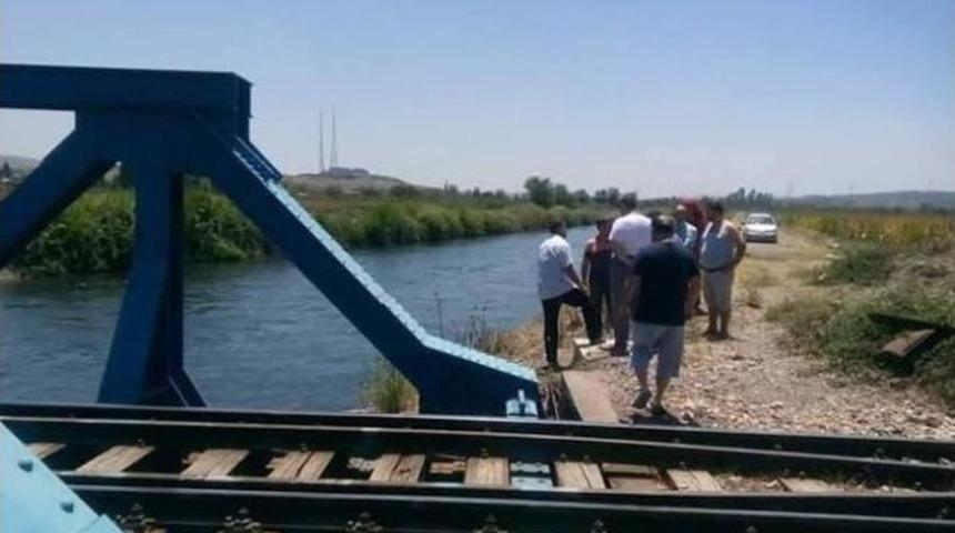 Suriyeli &Ccedil;ocuk Sulama Kanalında Boğuldu