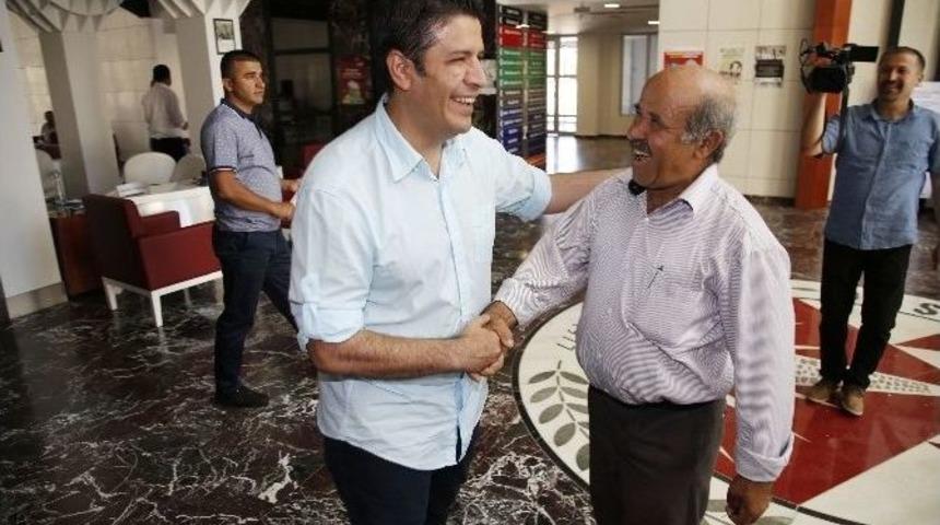 Başkan Gen&ccedil;, 9 G&uuml;nl&uuml;k Tatil Sonrası Belediye Personeliyle Bayramlaştı