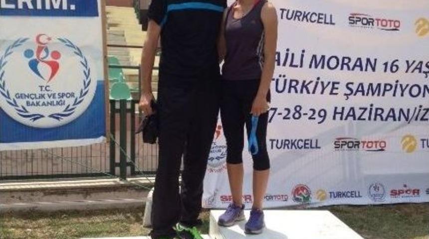 Boz&uuml;y&uuml;kl&uuml; Ortaokulu &Ouml;ğrencileri İzmir&rsquo;deki Şampiyonaya Damga Vurdu