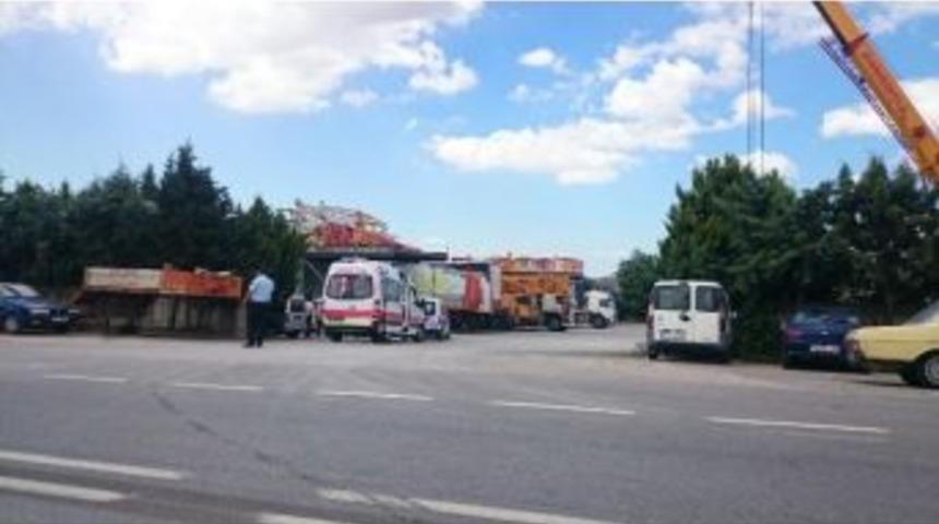 Yol Verme Meselesi Y&uuml;z&uuml;nden &Ccedil;ıkan Kavgada Kan Aktı: 2 Yaralı