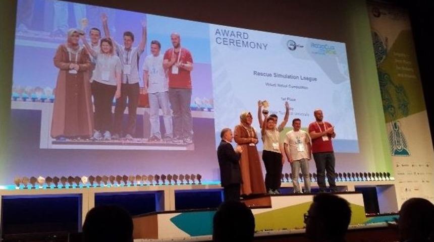 Yt&uuml; Ekibinden Uluslararası Robot Yarışmasında İki Birincilik