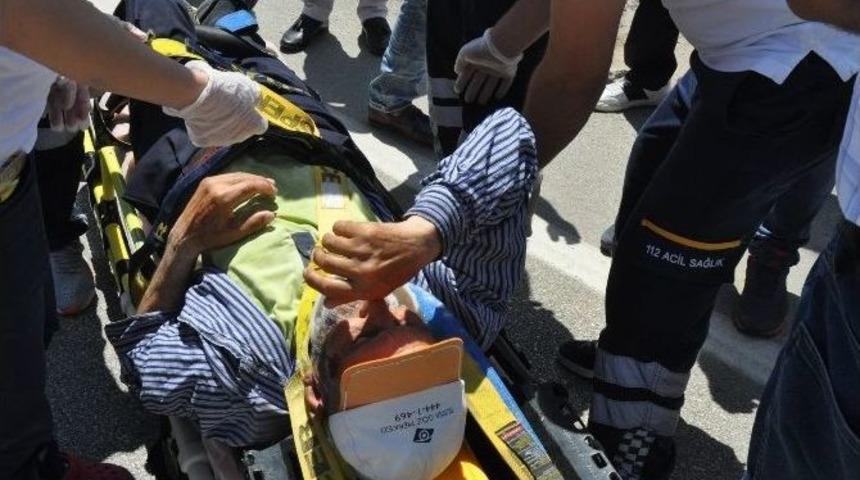 Minib&uuml;s&uuml;n &Ccedil;arptığı Yaşlı Adam Yaralandı