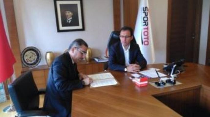 &Ccedil;elikcan&rsquo;dan Y&uuml;reğir&rsquo;e 3 Spor Tesisi M&uuml;jdesi