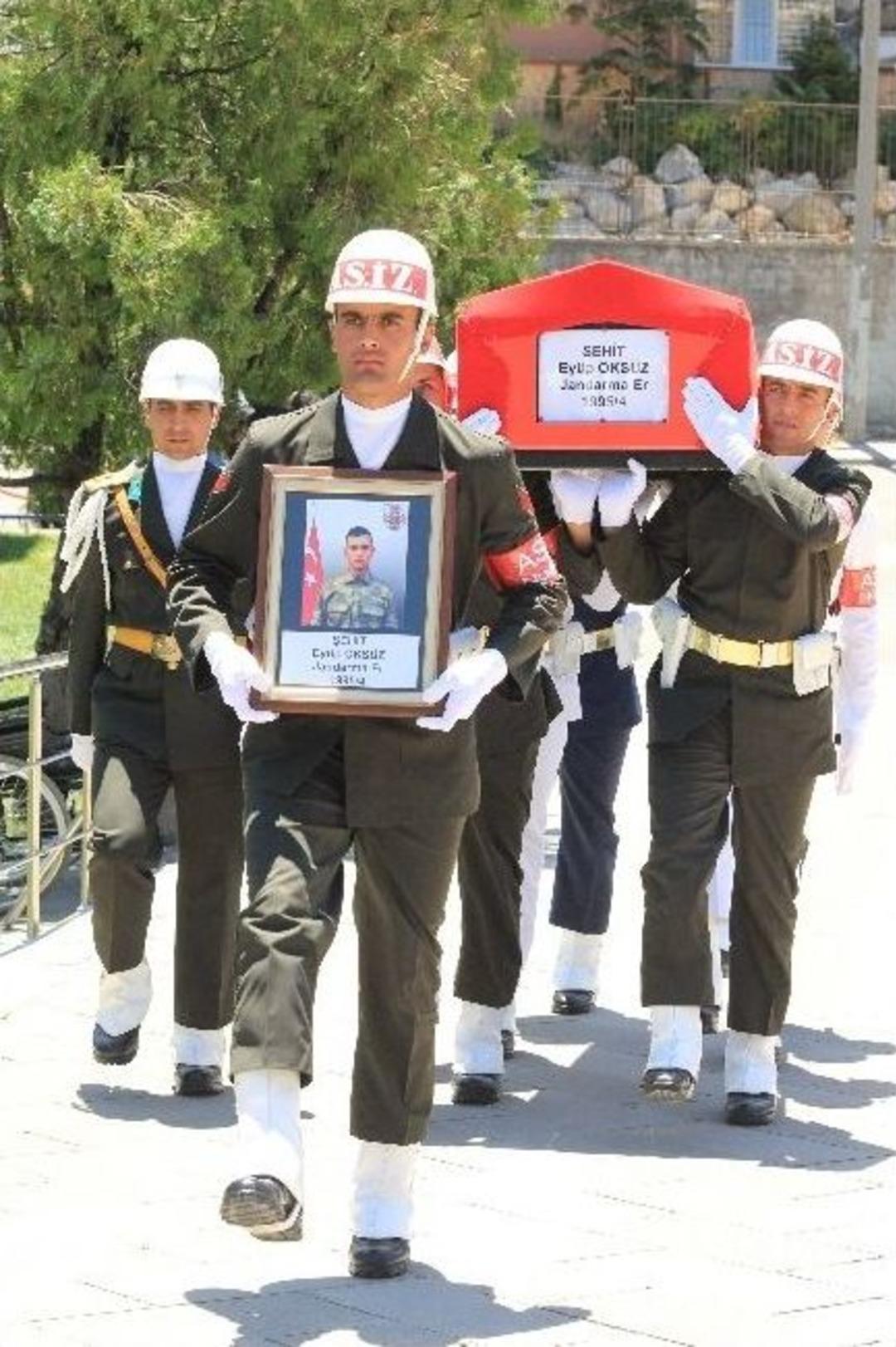 Başkent, Van Şehidi Ey&uuml;p &Ouml;ks&uuml;z&rsquo;&uuml; Son Yolculuğuna Uğurladı