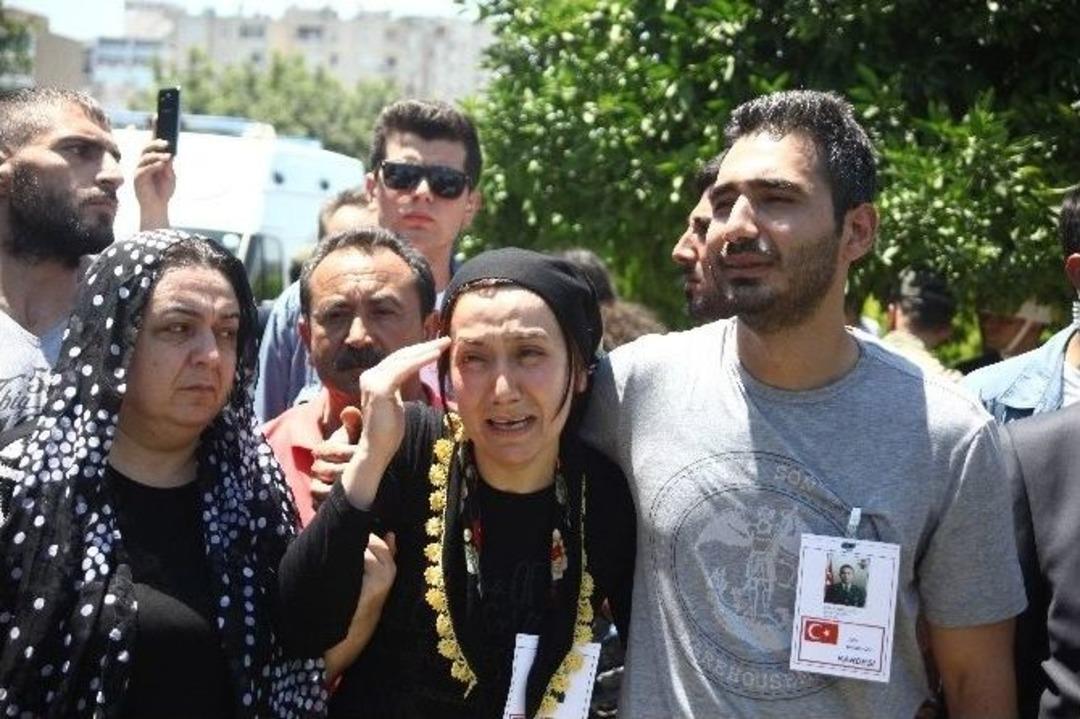 Şehidi Ablası Asker Selamıyla Uğurladı