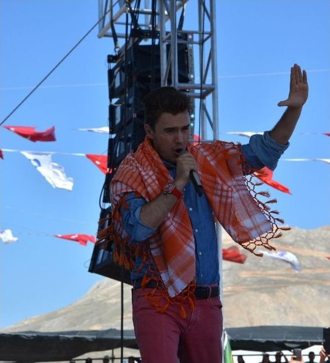 Mustafa Ceceli, 2 Bin 200 Metrede Konser Verdi