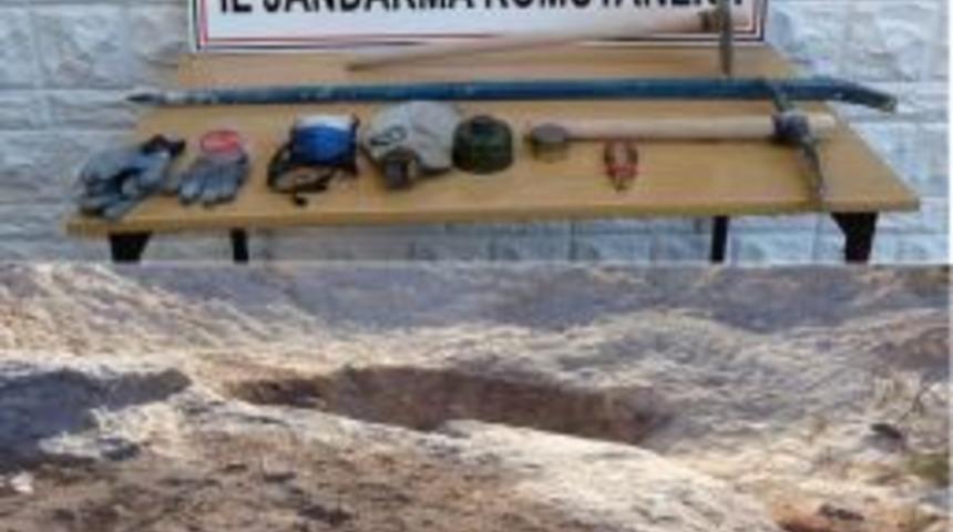 Mersin&rsquo;de Ka&ccedil;ak Kazı Yapan 2 Kişi Su&ccedil;&uuml;st&uuml; Yakalandı