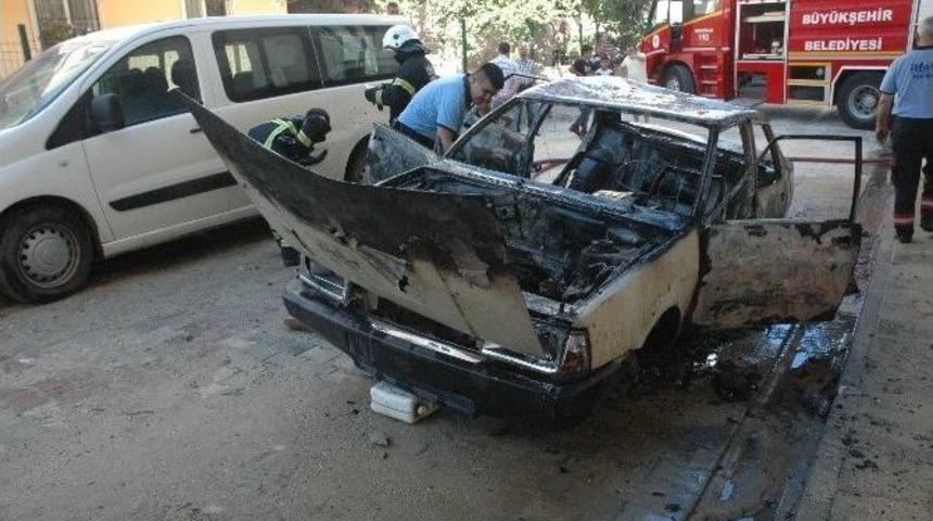 Park Halindeki Otomobil Alevlere Teslim Oldu