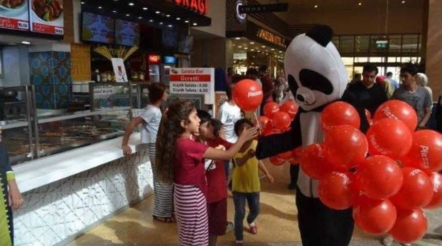 Piazza&rsquo;nın Minikleri Bayramda Uzay Yolculuğuna &Ccedil;ıktı