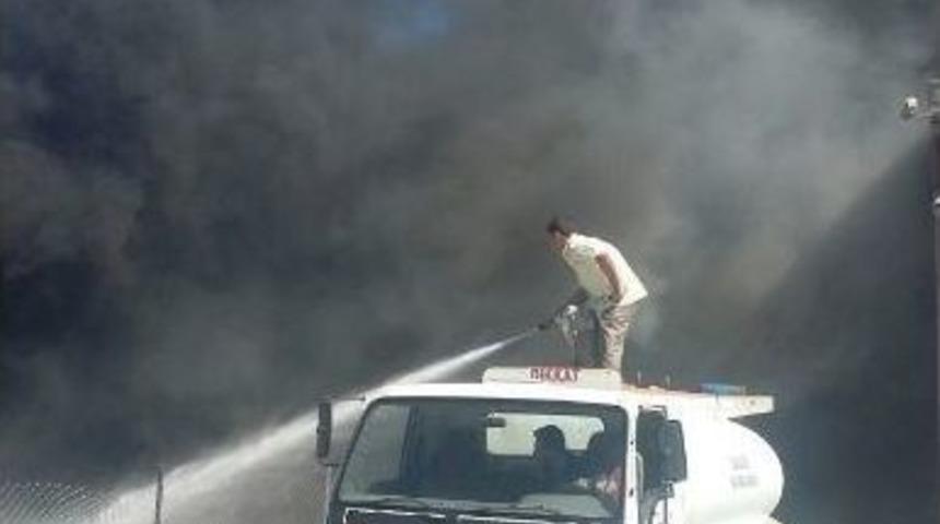 Hurdaya Ayrılan Zift Tankı Yandı