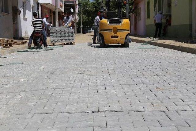 Turgutlu’nun Sokakları Parke Taşlarıyla Yenileniyor