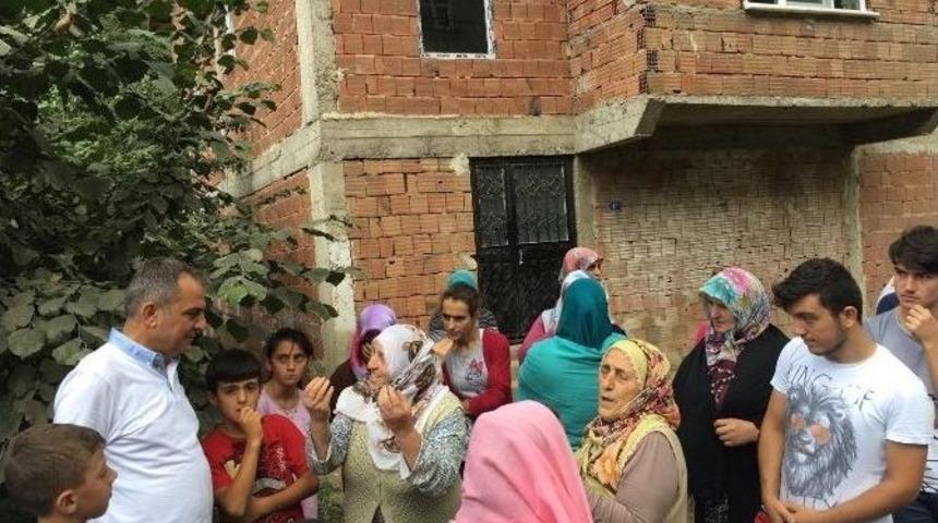 İkisu Grup Yolu&rsquo;nu Ulaşıma Kapatan Kadın Ve &Ccedil;ocuklara Başkan Sağıroğlu&rsquo;ndan İkna &Ccedil;abası