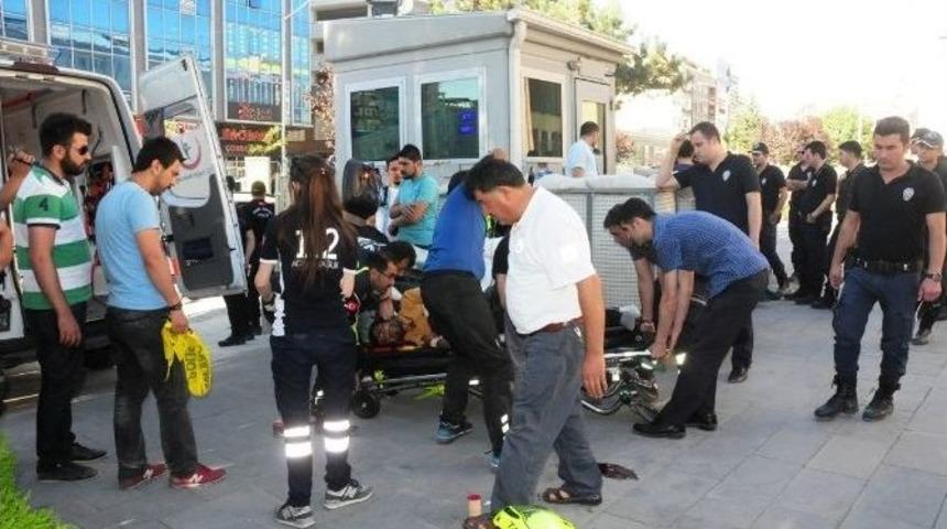 Van&rsquo;da Bı&ccedil;aklı Saldırı: 2 Yaralı