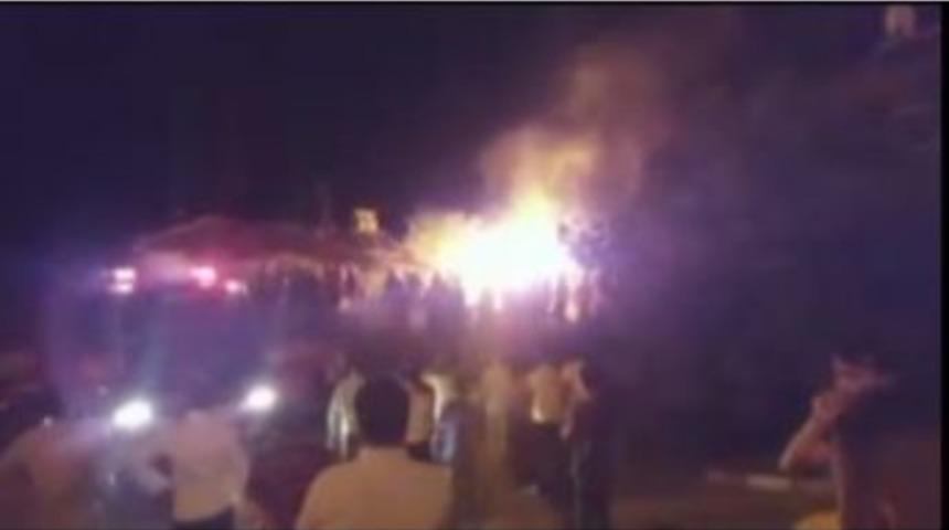 Asker Eğlencesinde Atılan Havai Fişekler Samanlığı K&uuml;l Etti